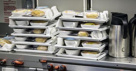 Najgorsze posiłki na pokładzie. Linia lotnicza nie ma się czym pochwalić