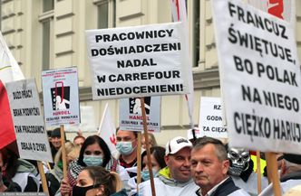 "Nie chcemy być niewolnikami". Pracownicy sieci handlowych wyszli na ulicę