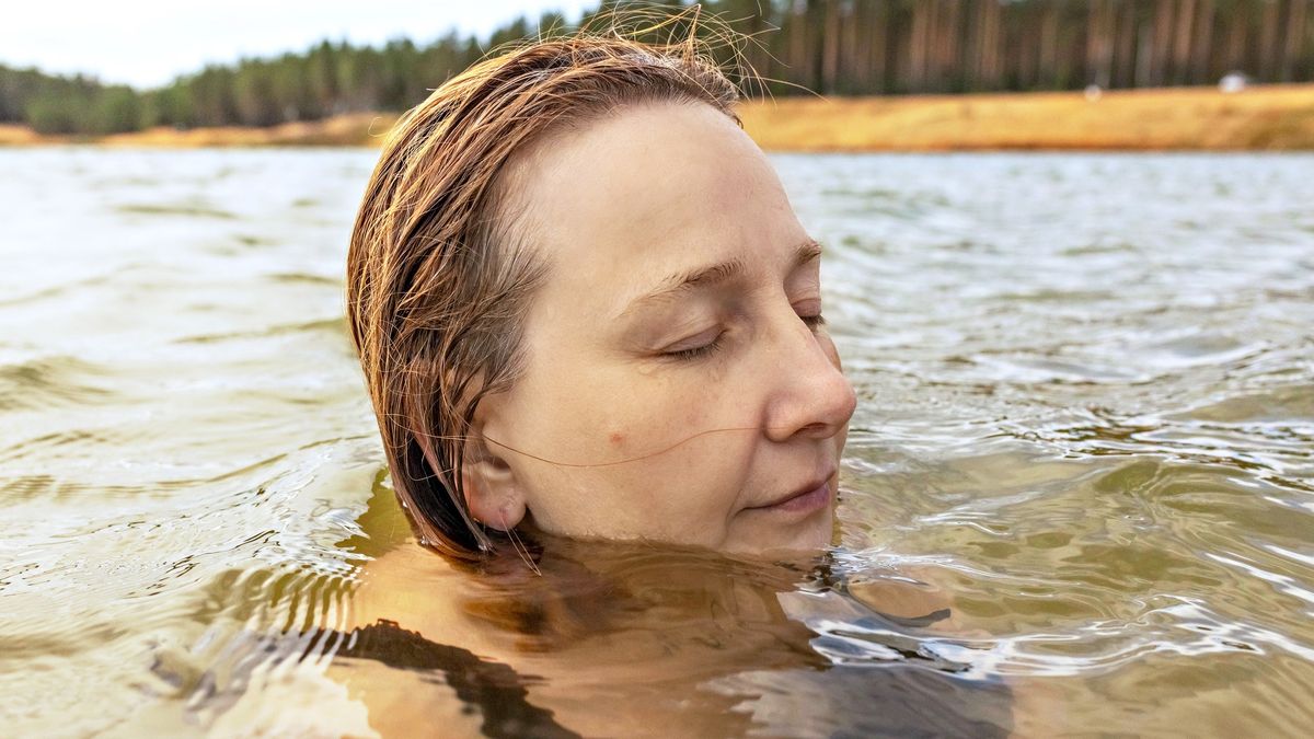 Portrait of a young woman close-up in the water. Swimming in the lake
Portrait of a young woman close-up in the water. Swimming in the lake.Summertime
Svetlana  Gustova