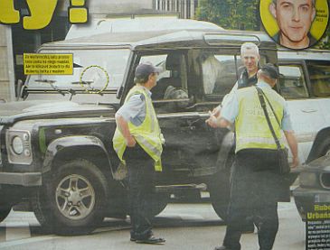 Hubert Urbański parkuje na środku ulicy!