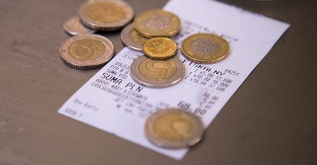 "Policzek dla kelnera". Największy błąd przy dawaniu napiwku