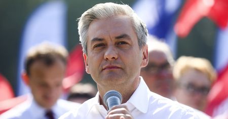 Niskie poparcie Roberta Biedronia. "Równość małżeńska to za mało"