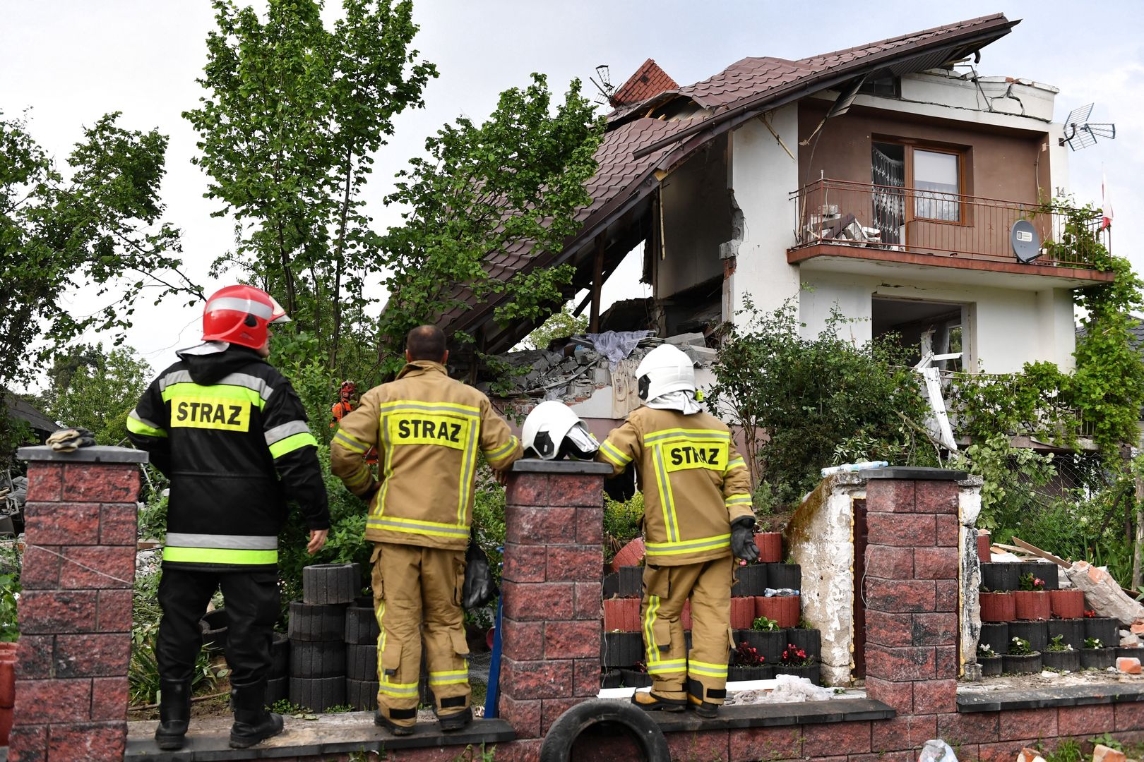 Chodel. Wybuch gazu w domu jednorodzinnym. Strażacy wydobyli z gruzów kolejne ciało 