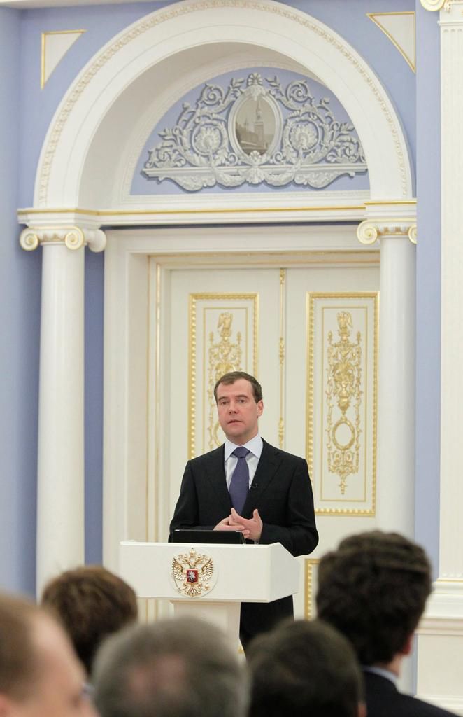 Wybory w Rosji: Miedwiediew rozmawia ze służbami
