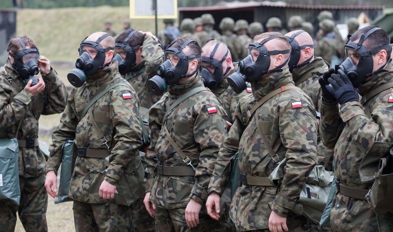 Rezerwiści podczas ćwiczeń mobilizacyjnych na poligonie w Tarnowskich Górach