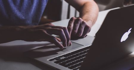 Apple rzuca kłody pod nogi zewnętrznym serwisom, MacBook Pro nie ruszy po wymianie części