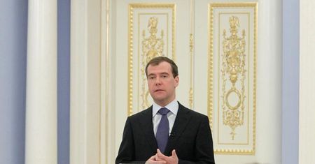Miedwiediew chce demokratyzacji wyborów. Rozdaje zaproszenia