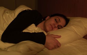 Słyszysz bijące serce, gdy leżysz tak na poduszce? Wiadomo, co za tym stoi