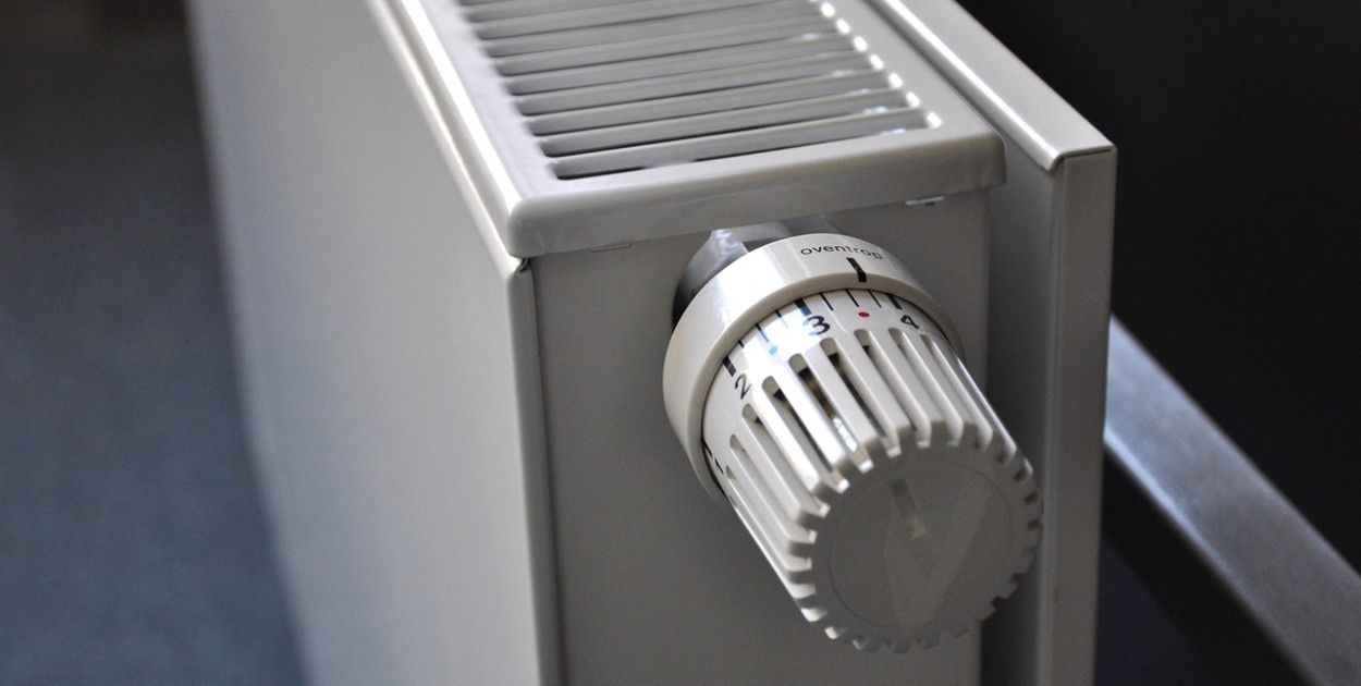 Koniec taniego ogrzewania? Unijne przepisy uderzą po kieszeni Polaków
