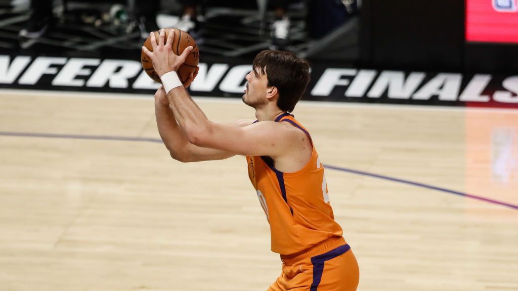 Dario Sarić w barwach Pheonix Suns