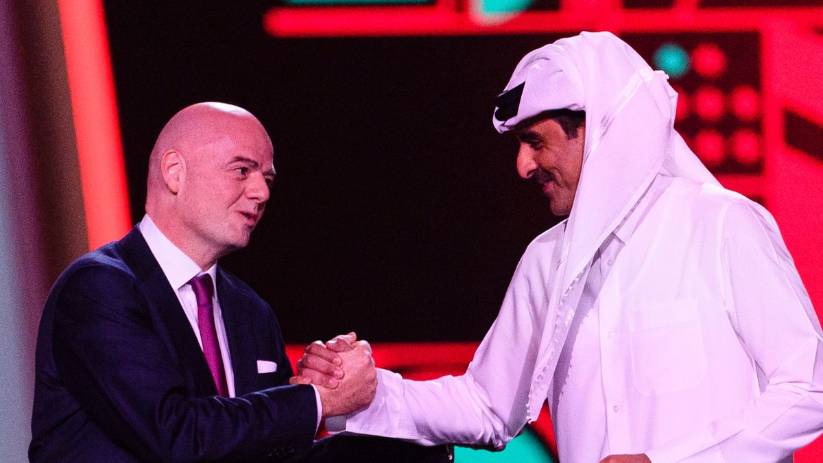 Getty Images / Eurasia Sport Images  / Na zdjęciu: prezydent FIFA Gianni i Infantino i emir Kataru  Tamim bin Hamad Al Thani