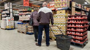 Coraz mniej klientów w hipermarketach. Mówią o powodach