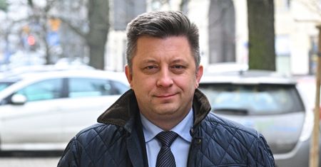Akt oskarżenia ws. afery mailowej. Jest reakcja Dworczyka