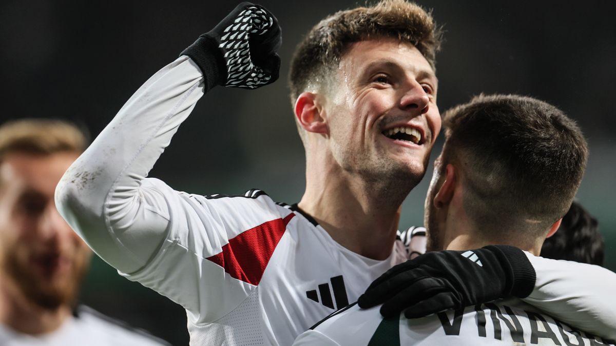 PAP / Leszek Szymański / Na zdjęciu: Legia Warszawa pokonała Cracovię