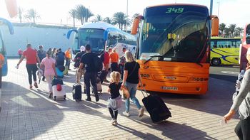 Chaos na Kanarach. "Nie spodziewają się, że spędzą 60 minut w oczekiwaniu na przesiadkę"