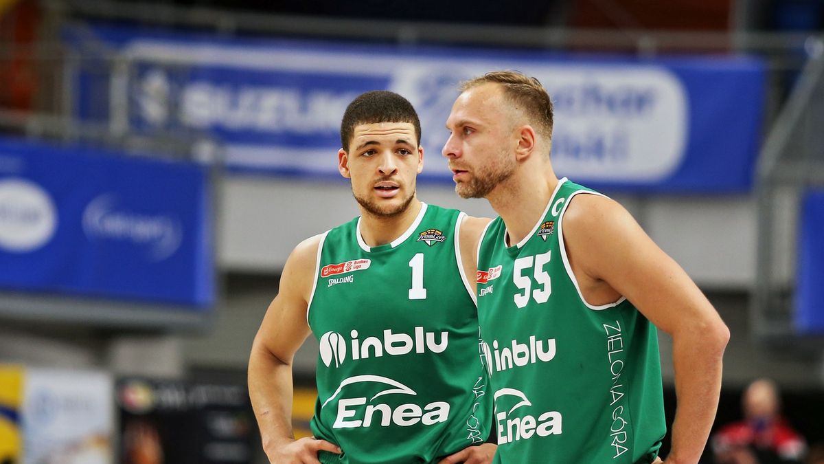 Zdjęcie okładkowe artykułu: Materiały prasowe / Andrzej Romański / Energa Basket Liga / Na zdjęciu: Łukasz Koszarek i Iffe Lundberg