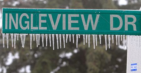 Marznący deszcz paraliżuje Michigan i Wisconsin. Tysiące osób bez prądu
