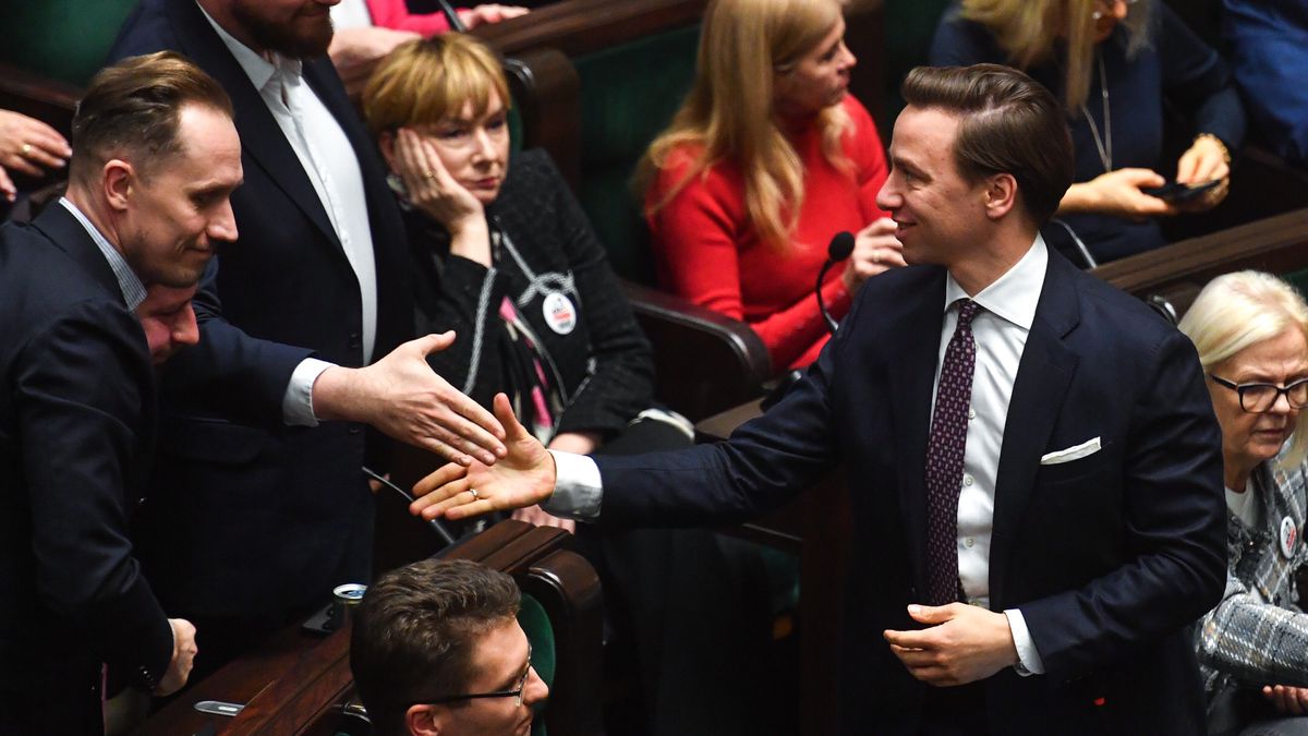 Krzysztof Bosak na sali obrad Sejmu