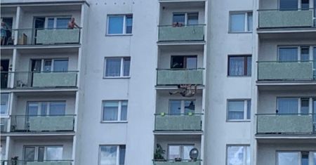 Zwisał na uprzęży z 8 piętra. Musiała interweniować straż
