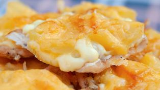 W PRL-u królował na uroczystych obiadach. Był synonimem luksusu, a teraz ekspert ocenia go jednoznacznie