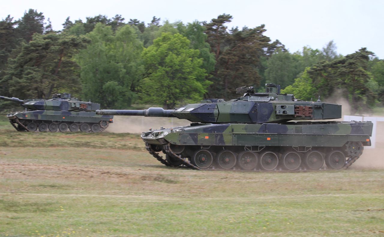 Stridsvagn 122 już w Ukrainie. Szwedzkie czołgi zauważono z ciekawym kamuflażem