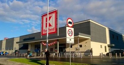 Kaufland podnosi płace. Kolejna sieć walczy o pracowników