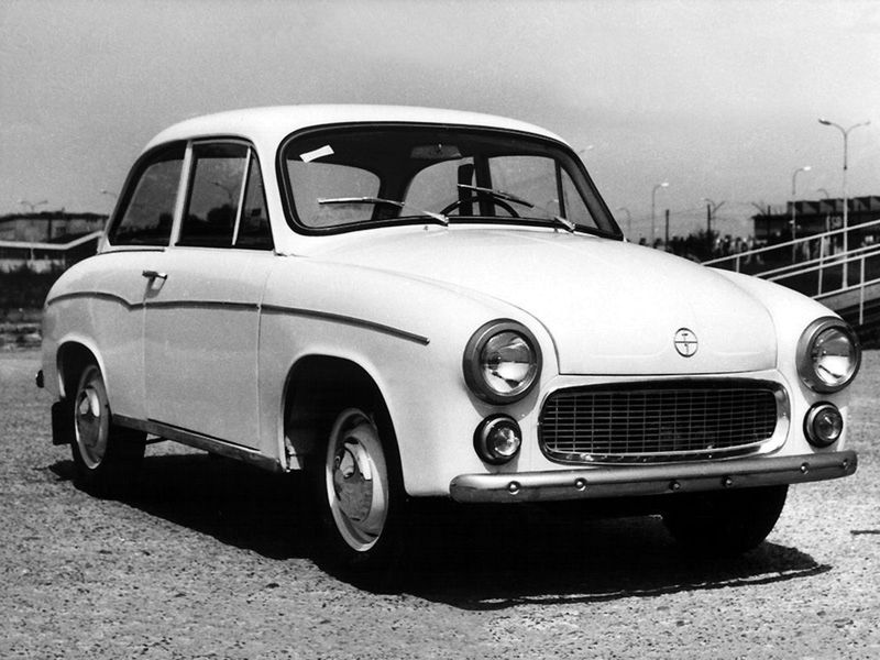 "Nowoczesna" Syrena 105 z drzwiami otwieranymi z wiatrem.