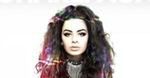 Charli XCX śpiewa dla chorej i zakochanej Shailene Woodley