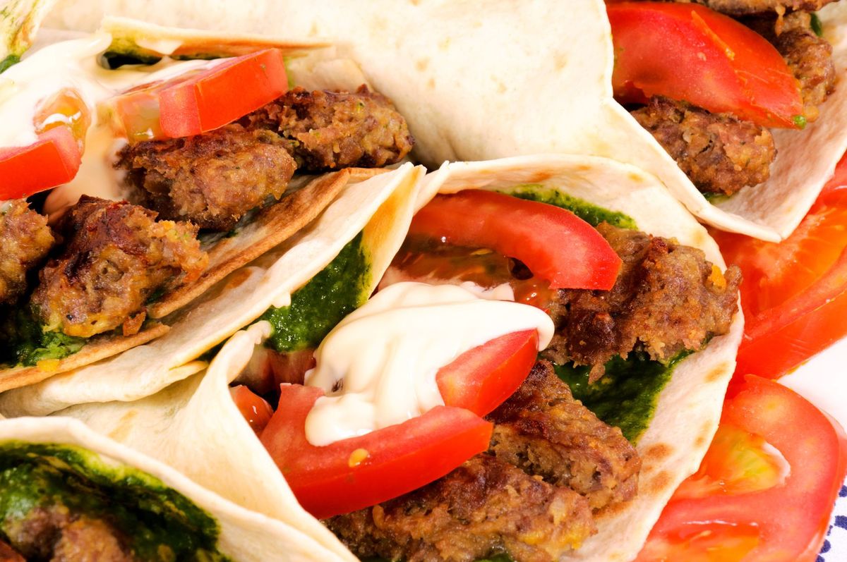 Kebab w picie, bułce czy tortilli? Ile kalorii ma kebab? - WP Kobieta