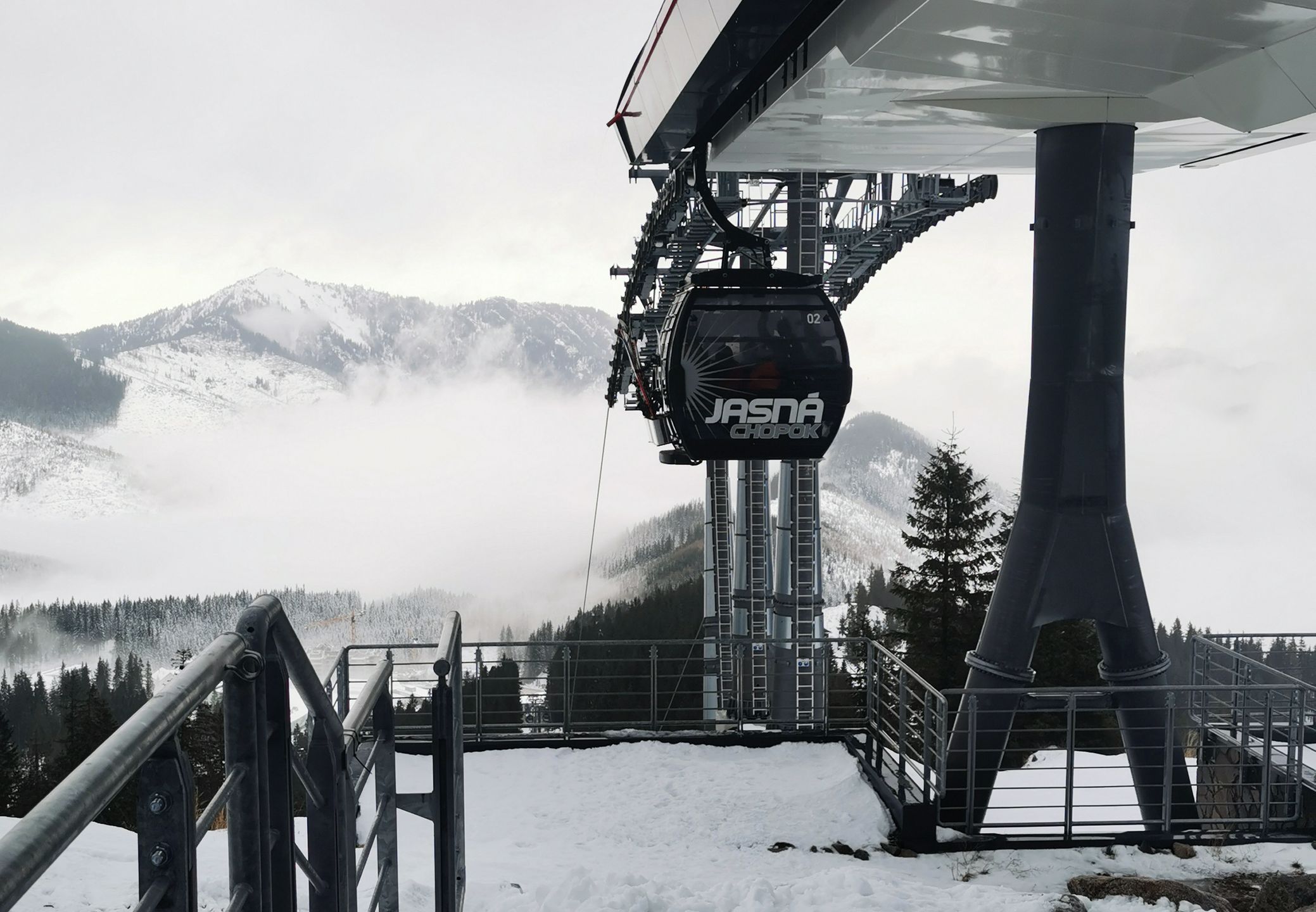 Na szczyt można się dostać wygodnie gondolą