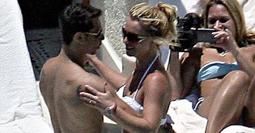 Britney sypia ze swoim ochroniarzem!