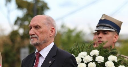 Antoni Macierewicz sprzeciwił się emisji dokumentu o katastrofie smoleńskiej? "Nie występowaliśmy przeciwko"