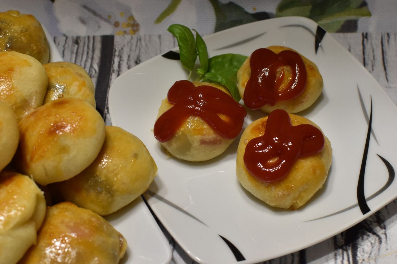 Bułeczki z pizzowym nadzieniem
