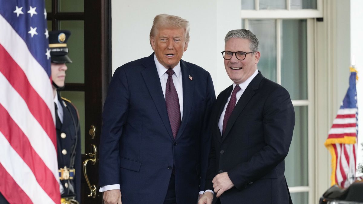 Keir Starmer z wizyt? u Donalda Trumpa
Britain's Prime Minister Keir Starmer is greeted by President Donald Trump as he arrives at the White House in Washington, Thursday, Feb. 27, 2025. (AP Photo/Ben Curtis)
Ben Curtis