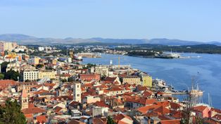 Na pięknej plaży mieścił się kiedyś obóz koncentracyjny, a kawałek lasu był miejscem wojennej potyczki. Takiej Chorwacji nie znacie