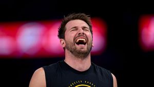 Był w Europie, wraca do USA. Co dalej z liderem Lakers?