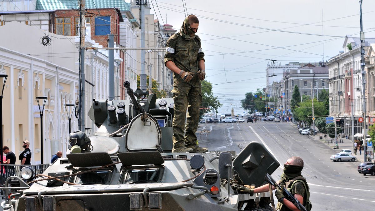 Wagner claims taking control of Russian southern military district in Rostov-Na-Don
ROSTOV-ON-DON, RUSSIA - JUNE 24: Armored vehicles and fighters of Wagner on streets after the Wagner paramilitary group has taken control of the headquarters of Russia's southern military district in Rostov-on-Don, Russia on June 24, 2023. (Photo by Arkady Budnitsky/Anadolu Agency via Getty Images)
Anadolu Agency
moscow, prigozhin, rostov, russian forces, tanks, tension, wagner
