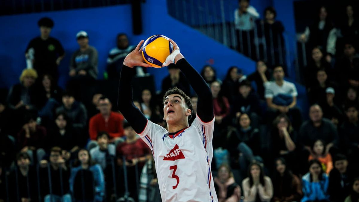 Materiały prasowe / FIVB / Amir Tizi-Oualou w barwach reprezentacji Francji