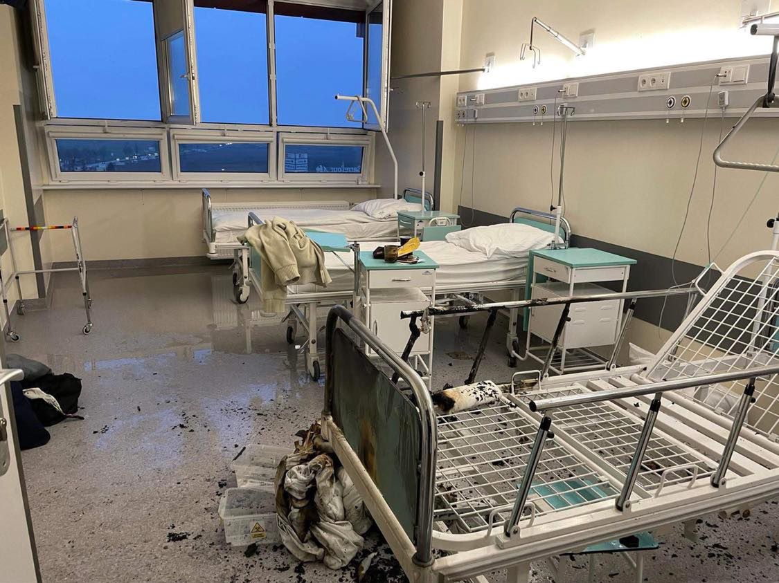 
Kalisz. 87-latek podpalił materac w szpitalnym łóżku. "Atak agresji"
