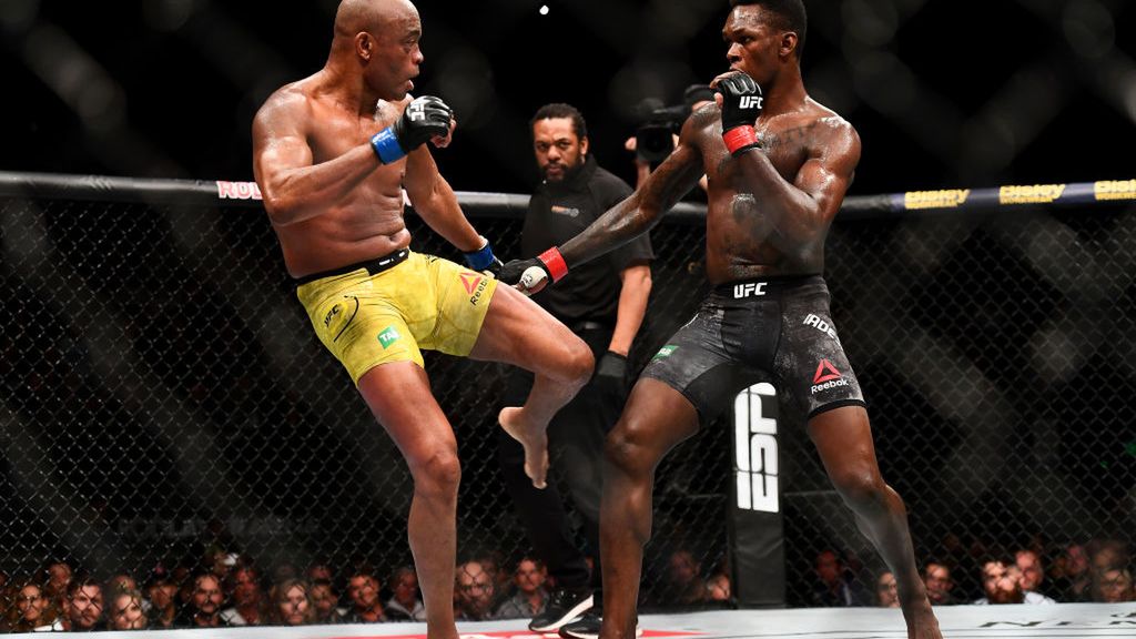 Getty Images / Quinn Rooney / Na zdjęciu:  Anderson Silva i Israel Adesanya