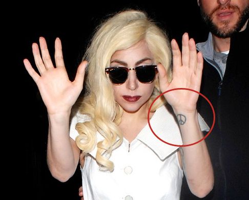 Zretuszowana Lady GaGa w Vanity Fair 2