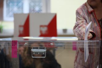 Co pokażą wyniki exit poll? Drugie "głosowanie" w wyborach odbywa się przed siedzibami komisji