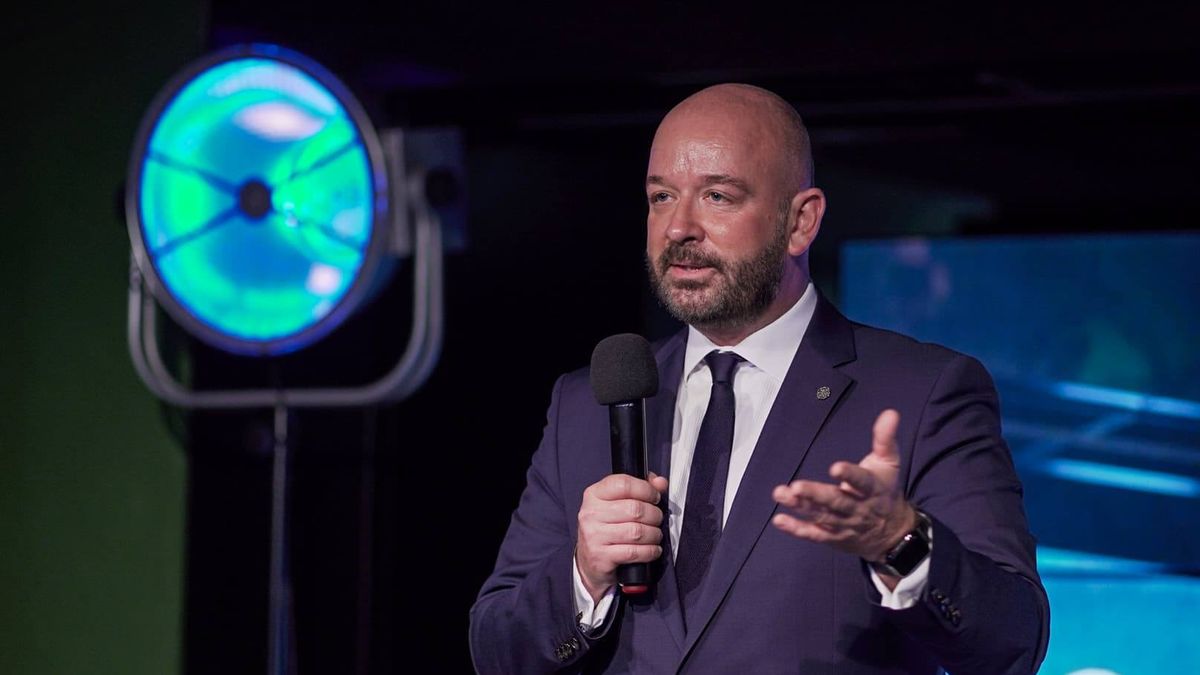 Prezydent Wrocławia Jacek Sutryk zachwalał najnowszą technologię, którą niedługo zacznie stosować urząd miasta