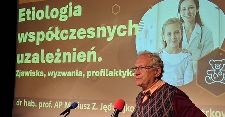 Najmłodszy uzależniony pacjent miał 4 lata. Nie rozstawał się ze smartfonem. 30 lat Towarzystwa Zapobiegania Narkomanii w Słupsku