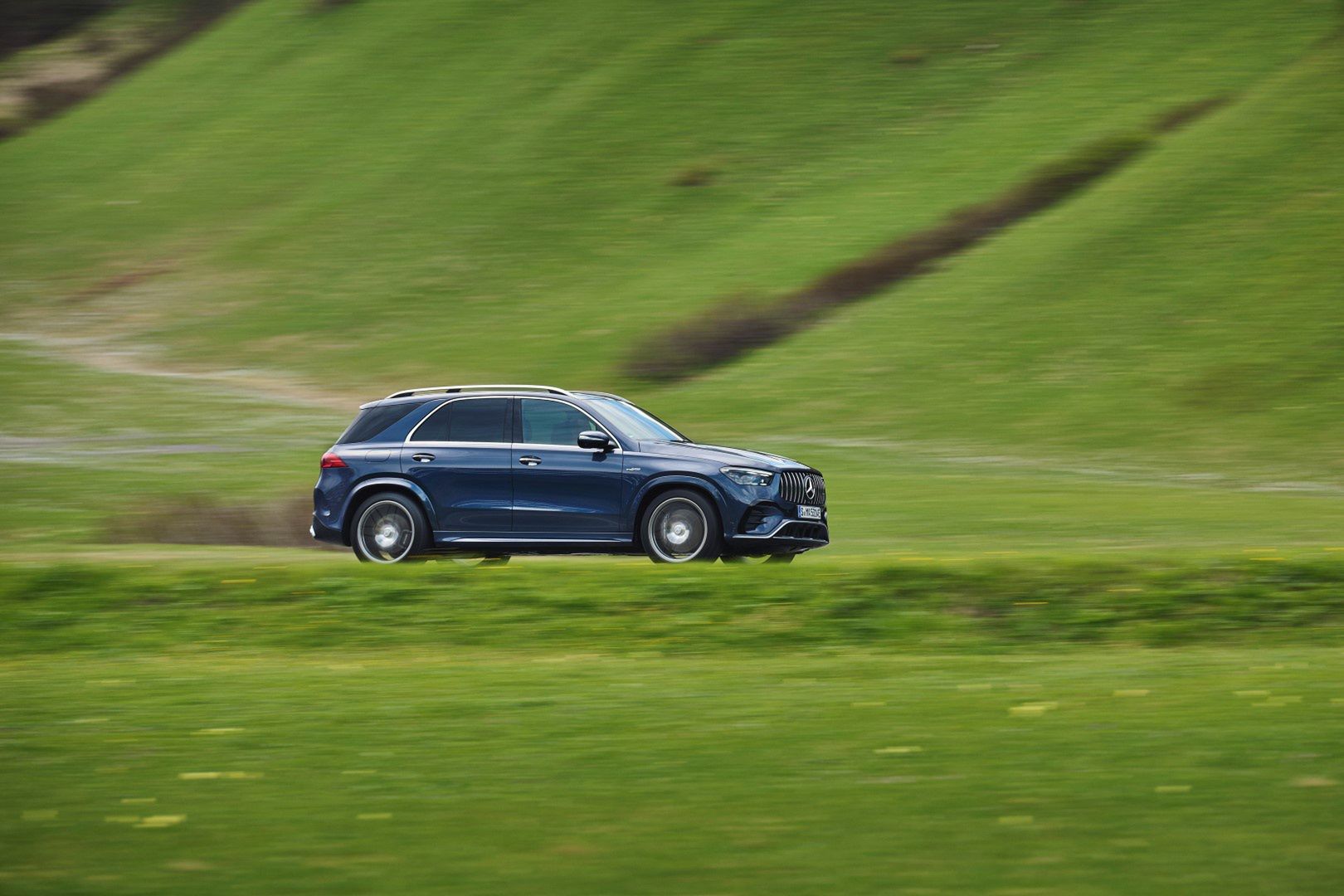 Test Drive Mercedes-AMG E 53 HYBRID & Mercedes-AMG GLE 53 HYBRID
Mercedes-Benz AG, Communications & Marketing, photo by Deniz Calagan on behalf of Mercedes-Benz AG
Mercedes-AMG; Performance and efficiency in a new combination: the Mercedes-AMG E 53 HYBRID 4MATIC+; MediaSite; Saloon; Press Releases sorted by years; 06 - 2024; PKW Mercedes AMG - AKTUELL; Mercedes-AMG Limousine - T-Modell - Coupé (2 Türen) - Cabriolet; Press Archives; Pre-Media; Hybrid; Pressemitteilungen;  Mercedes-Maybach ; W213 - Mercedes-AMG E 53 HYBRID 4MATIC+ - 2023; W213 - Mercedes-AMG E 53 HYBRID 4MATIC+ Limousine - 2023; E-Class; 2024;  Mercedes-AMG ;  smart ; Mercedes-Benz Pkw