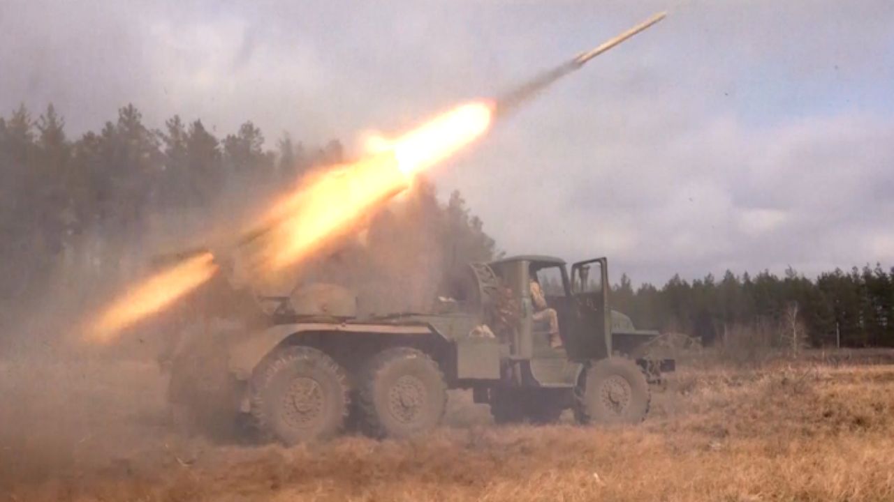 Atak rakietowy pod Donieckiem. Deszcz Gradów spadł na Rosjan