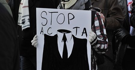 Debata o ACTA: premier na razie nie ustąpi