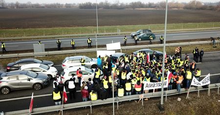 Protest rolników na A2 zawieszony. Protestujący odblokowali autostradę, ale stawiają warunki
