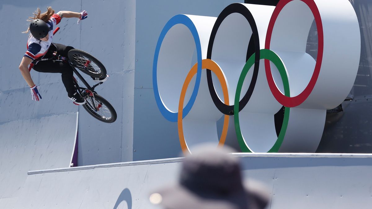 PAP/EPA / FAZRY ISMAIL  / Na zdjęciu: przejazd Charlotte Worthington, mistrzyni olimpijskiej w BMX freestyle