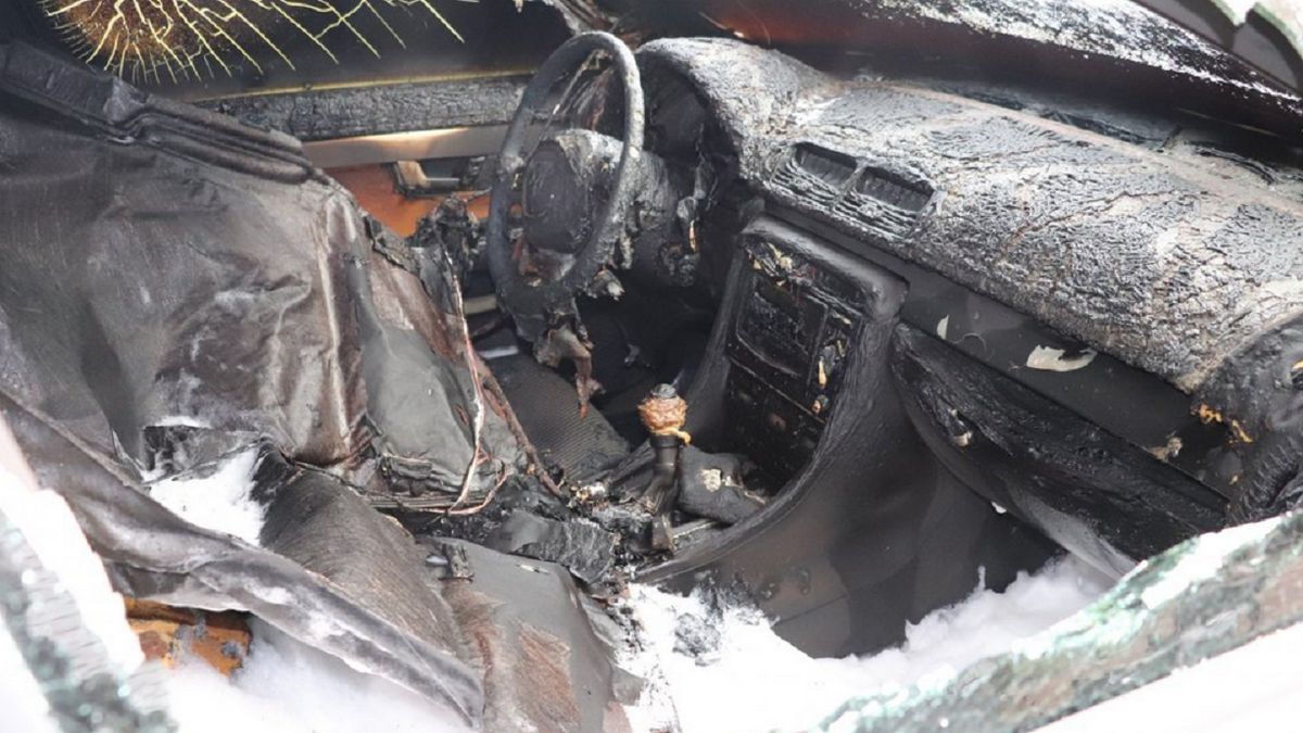 Kobieta podpaliła samochód sąsiadki.